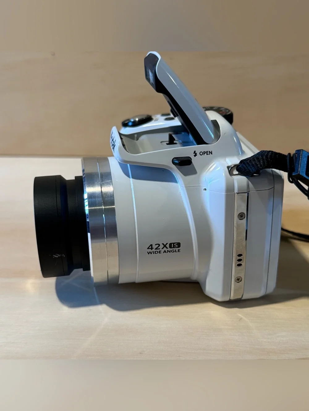 Kodak PIXPRO AZ421 16.0 MP Digital Camera Wht Tested Good w/Bat-Char-SDCard Read